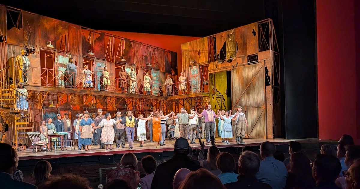 The cast of Porgy and Bess takes a bow