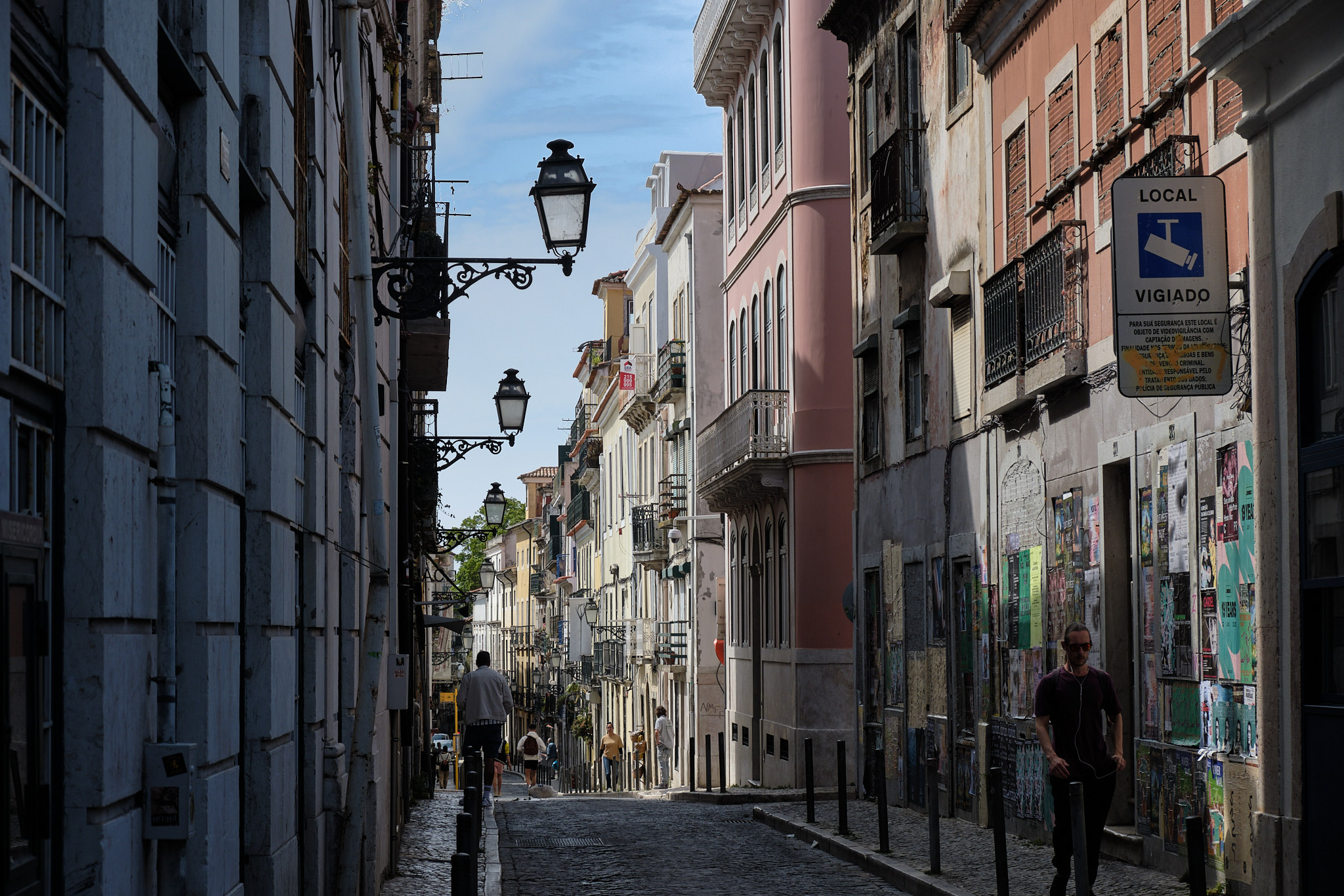 &lt;# a narrow street in Lisbon  #&gt;