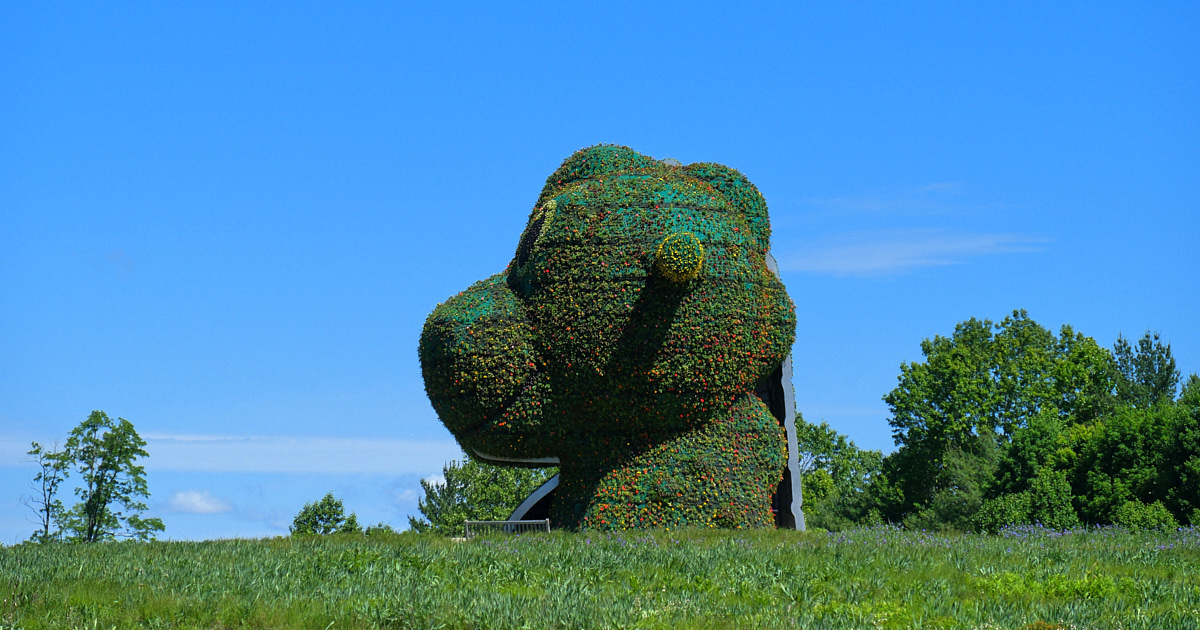 Jeff Koon's Split Rocker Sculpture